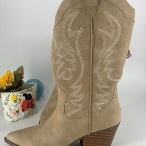 Indigo Rd. Women's Beige Western Boots Size 8.5 Faux Leather